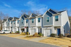 Interior - Family + Dog Friendly! Greenville Townhome w/ Deck (Greenville)