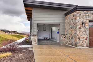 Apartment (3 Bedrooms) | Interior - Luxe Eden Gem w/ Hot Tub: 6 Mi to Powder Mountain! (Eden)