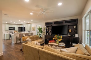 House (3 Bedrooms) | Interior