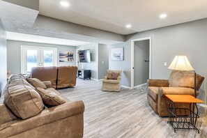 House (4 Bedrooms) | Interior - Waterfront Deck! Shell Knob Gem on Table Rock Lake (Shell Knob)