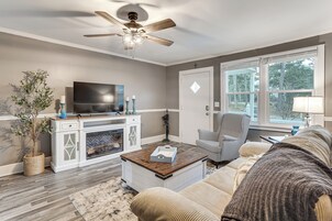 Apartment (2 Bedrooms) | Front of property