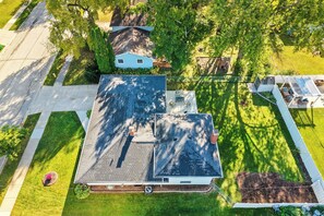 House (4 Bedrooms) | Interior - 3 Blocks to Lambeau Field! Bright Home w/ Yard (Green Bay)