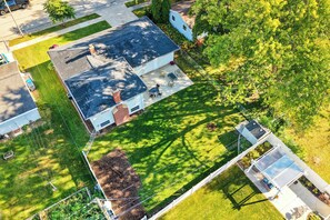House (4 Bedrooms) | Interior - 3 Blocks to Lambeau Field! Bright Home w/ Yard (Green Bay)
