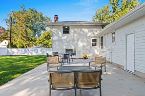 Interior - 3 Blocks to Lambeau Field! Bright Home w/ Yard (Green Bay)