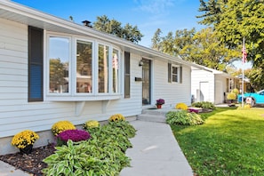 Interior - 3 Blocks to Lambeau Field! Bright Home w/ Yard (Green Bay)