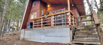 Hike, Fish & Ski! Waterfront Tygh Valley Cabin