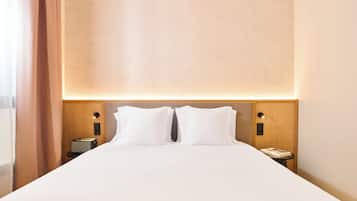 Studio | In-room safe, laptop workspace, soundproofing, iron/ironing board