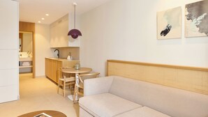 Deluxe appartement, 1 slaapkamer | Woonruimte