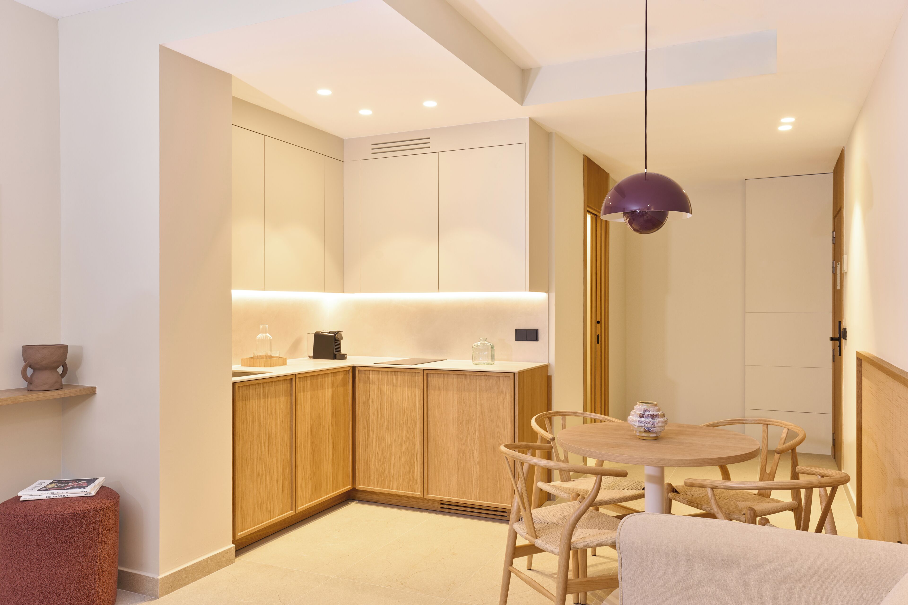 Deluxe-studiolejlighed - balkon | Privat køkken | Kaffe-/temaskine, køleskab, mikrobølgeovn, kogeplade