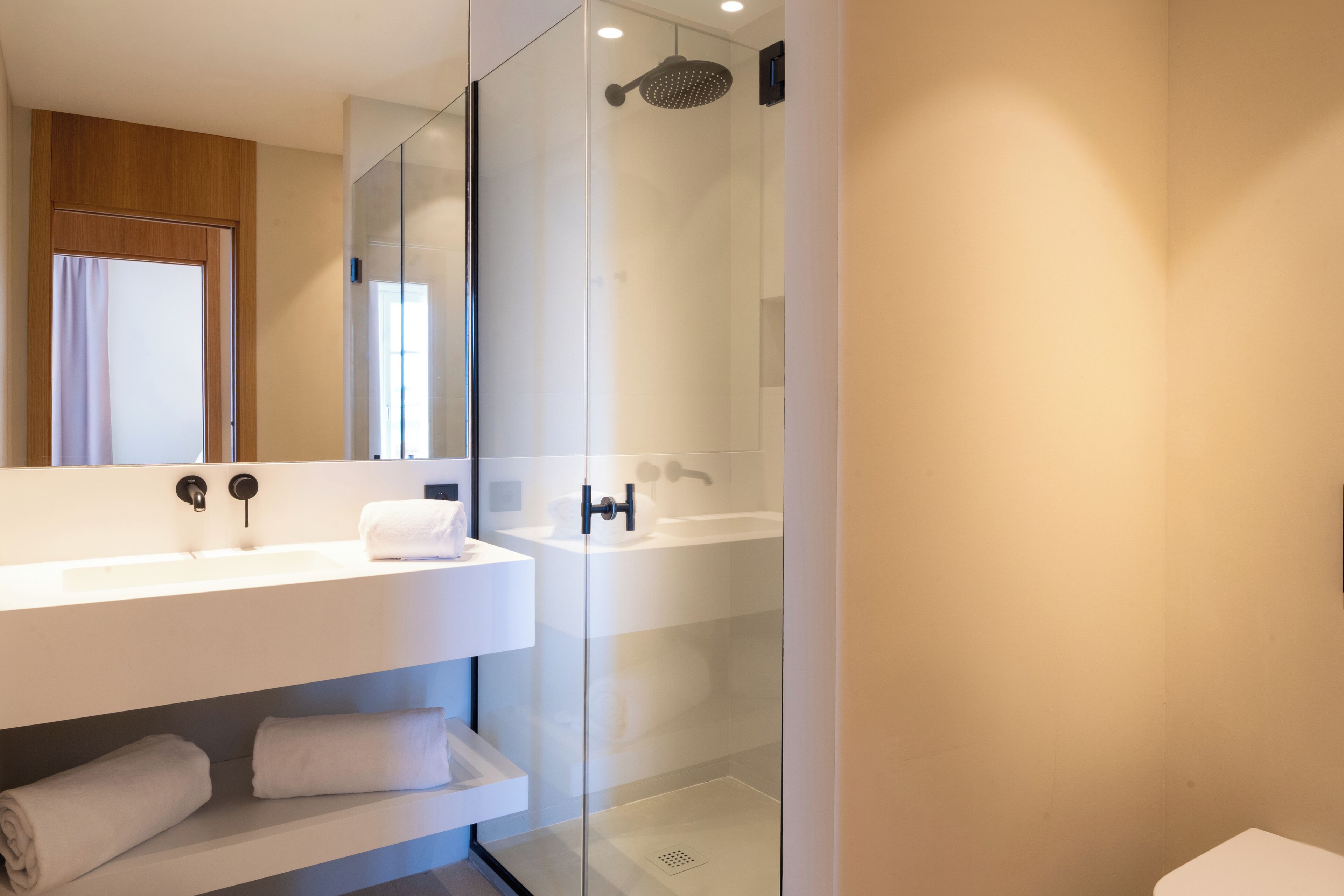 Apartamento, 1 quarto, terraço | Banheiro | Chuveiro, produtos de toalete grátis, secador de cabelo 