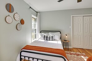 House (2 Bedrooms) | Interior - 3 Mi to Rose Garden: 'serenity Place' w/ Fire Pit! (Tyler)