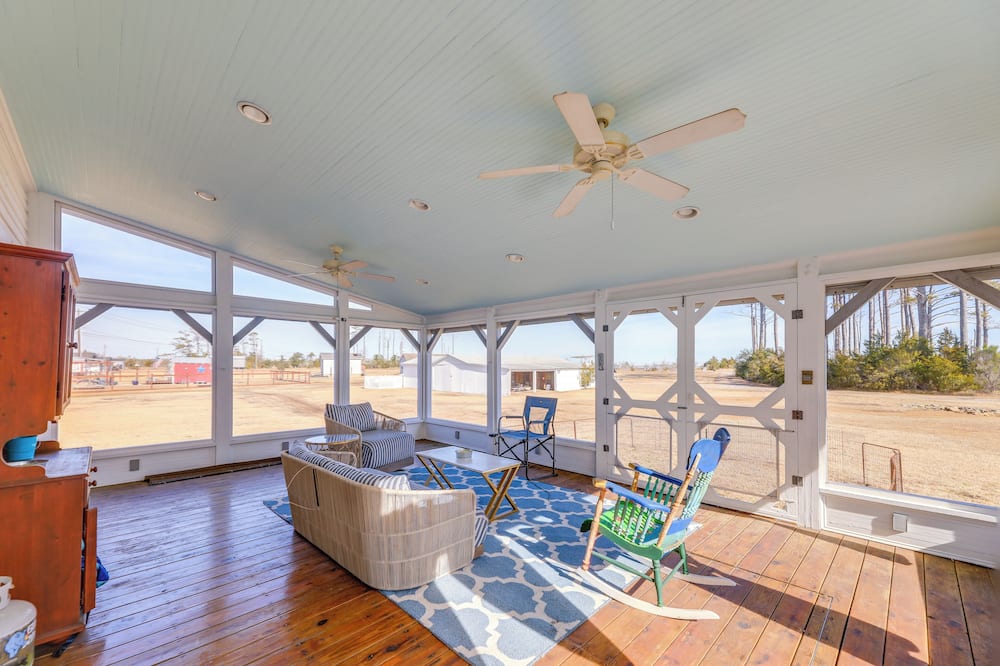 Crystal Coast Family Retreat < 1 Mi to Boat Ramp! - Stacy, NC