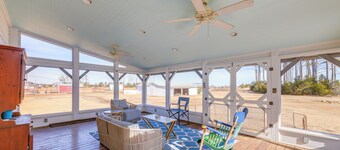 Crystal Coast Family Retreat < 1 Mi to Boat Ramp!