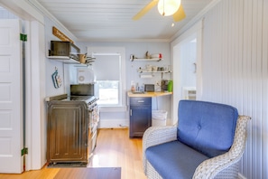 Cottage (1 Bedroom) | Interior - Relax Fireside: Retreat 1 Mi to Davis Ferry (Davis)