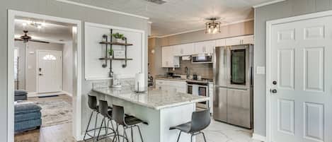 House (3 Bedrooms) | Interior