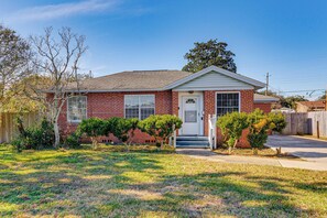 Interior - 4 Mi to NAS Pensacola! Family Getaway w/ Pool (Pensacola)