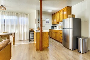 House (2 Bedrooms) | Interior - Clear Lake Living! Pet-friendly Gem w/ Fenced Yard (Lakeport)