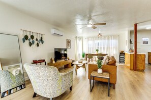 House (2 Bedrooms) | Interior - Clear Lake Living! Pet-friendly Gem w/ Fenced Yard (Lakeport)