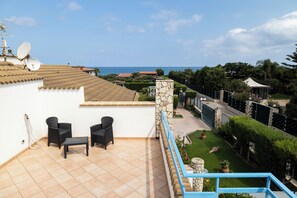 Terrace/patio - VillaThomas, 50 meters from the sea! (Solfarelli)