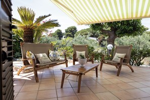 Terrace/patio - VillaThomas, 50 meters from the sea! (Solfarelli)