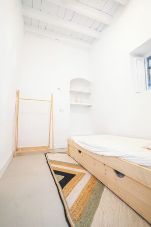 3 bedrooms, free WiFi, bed sheets, wheelchair access