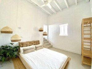 3 bedrooms, free WiFi, bed sheets, wheelchair access