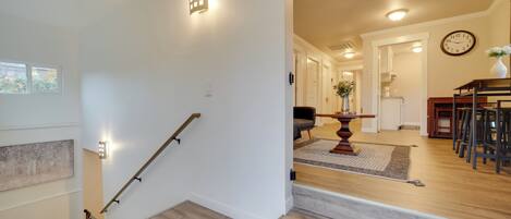 House (6 Bedrooms) | Interior