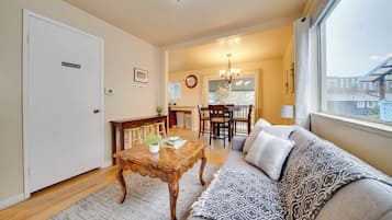 House (6 Bedrooms) | Interior