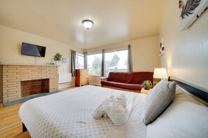 House (6 Bedrooms) | Interior - 6 Mi to Downtown Seattle: Family Home w/ Yard (Seattle)