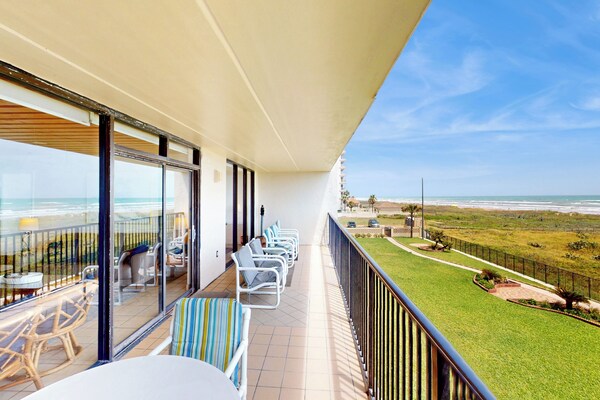 Beachfront 3br W/ Pools, Hot Tubs & Sauna - Port Isabel, TX