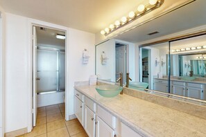 Apartment (3 Bedrooms) | Interior - Beachfront 3BR w/ Pools, Hot Tubs & Sauna (South Padre Island)