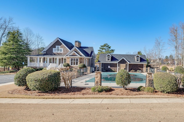 Apartment (3 Bedrooms) | Interior - Near Atl! Spacious Townhome w/ Patio & WFH Setup (Douglasville)