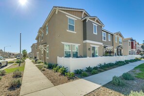 Apartment (3 Bedrooms) | Interior - Family Getaway w/ Pool, 8 Mi to Lake Elsinore! (Wildomar)