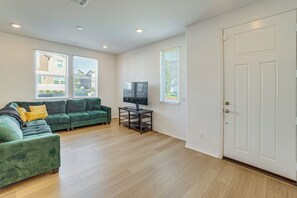 Apartment (3 Bedrooms) | Interior - Family Getaway w/ Pool, 8 Mi to Lake Elsinore! (Wildomar)