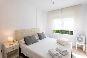 4 dormitoris, planxa i posts de planxar, wifi i roba de llit