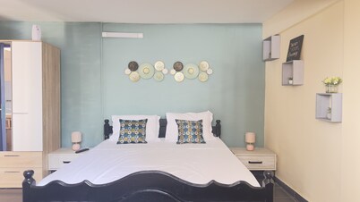 At Misto, comfort and simplicity.  Open 24 hours a day Free Wi-Fi connection.