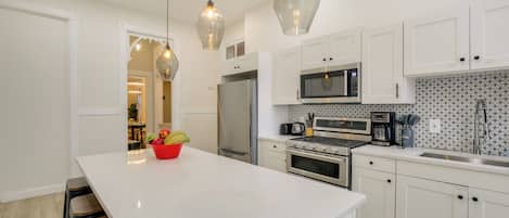 House (5 Bedrooms) | Interior