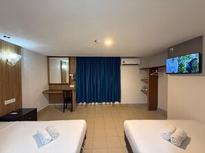 Deluxe Quadruple Room, 2 Queen Beds, Non Smoking, Private Bathroom | Living area | 32-inch LCD TV with satellite channels - Hotel Putra Hills at WTCKL (Kuala Lumpur)