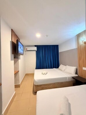 Deluxe Quadruple Room, 2 Queen Beds, Non Smoking, Private Bathroom | Living area | 32-inch LCD TV with satellite channels - Hotel Putra Hills at WTCKL (Kuala Lumpur)