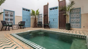 Piscina externa sazonal