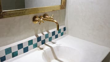 Quarto casal luxo, varanda, vista para a piscina | Banheiro