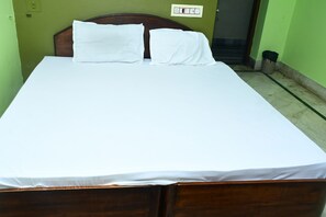 Deluxe Double Room - Hotel Sampark (Bhadrak)