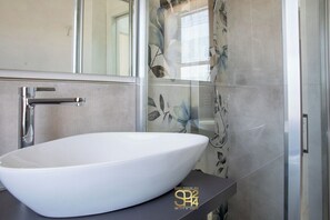 Shower, bidet - Il Canto delle Sirene Apartment (Alghero)