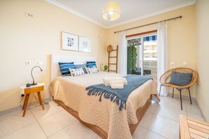 1 bedroom, iron/ironing board, WiFi, bed sheets - Sunny Apartment with Shared Pool (Portimão)