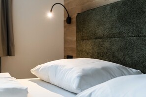 2 bedrooms, iron/ironing board, travel cot, free WiFi - Appartement Haus Elise - TOP 4, Garden & Mountain view (Zell am See)