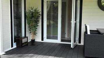 Cabin, 1 Bedroom, Smoking, Balcony | Exterior detail