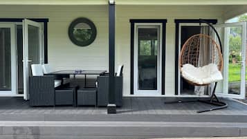 Cabin, 1 Bedroom, Smoking, Balcony | Outdoor dining