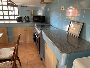 Micro-ondes, four, plaque de cuisson