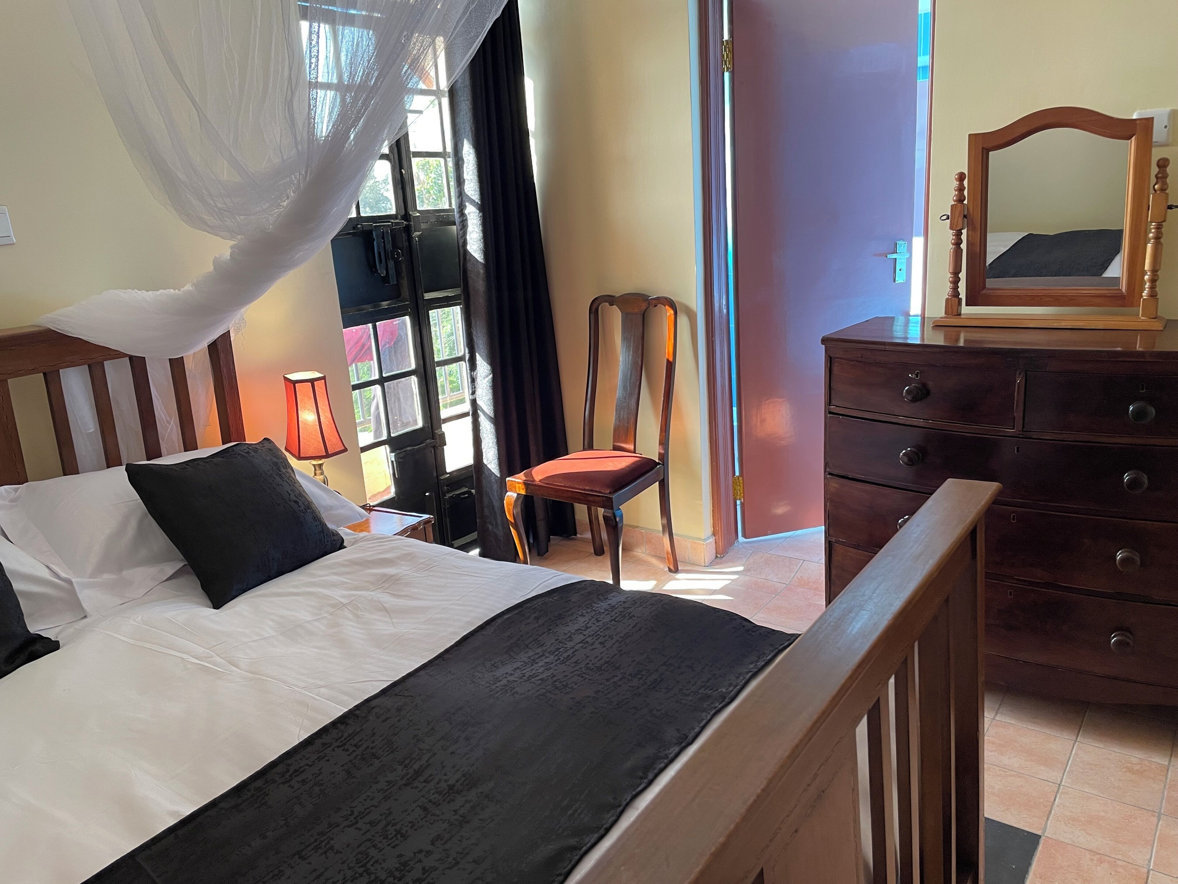 2 chambres, fer et planche à repasser, Wi-Fi, draps fournis