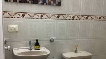 Apartment, 1 Bedroom | Bathroom